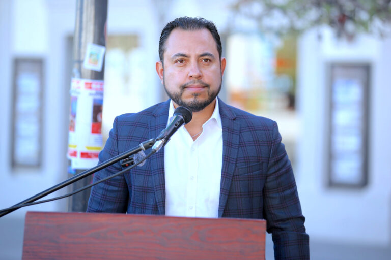 AVANCE CONSTRUCCIÓN GLORIETA MUJERES LIBRES BCS 1