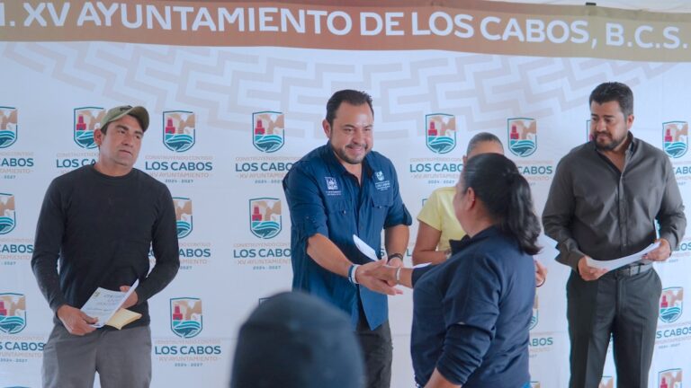 ALCALDE ENTREGA APOYOS FAMILIAS SJC 2