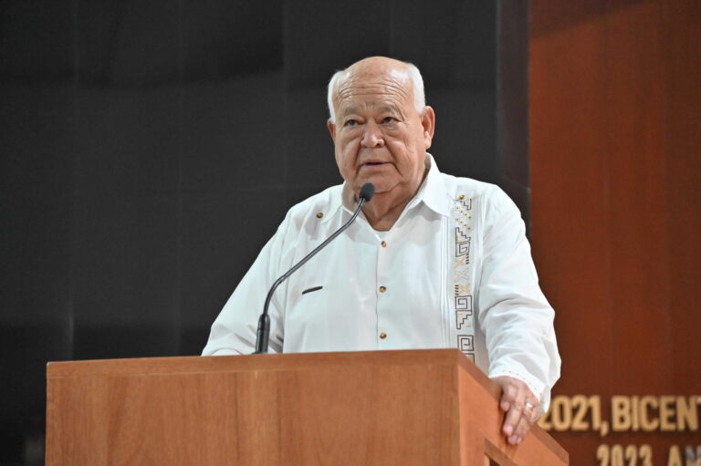SSOLEMNE GOBERNADOR VICTOR CASTRO 260930 5